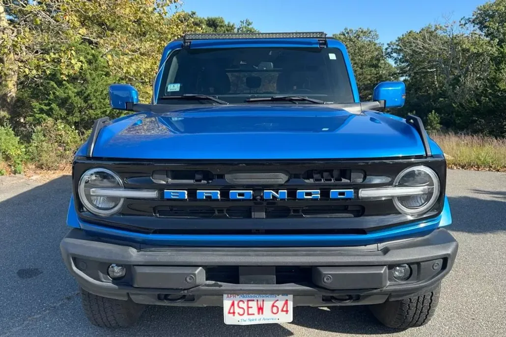 2023 Ford Bronco Outer Banks photo 1