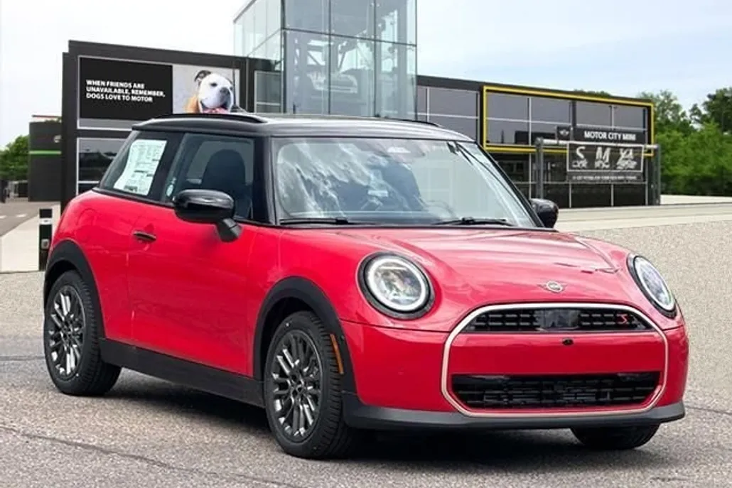 2025 Mini Cooper S Hardtop 2 Door Iconic photo 1