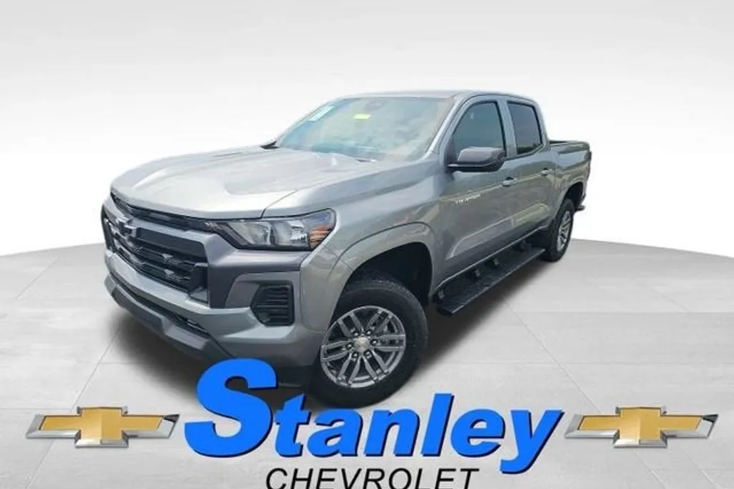 2025 Chevrolet Colorado Work Truck LT photo 1