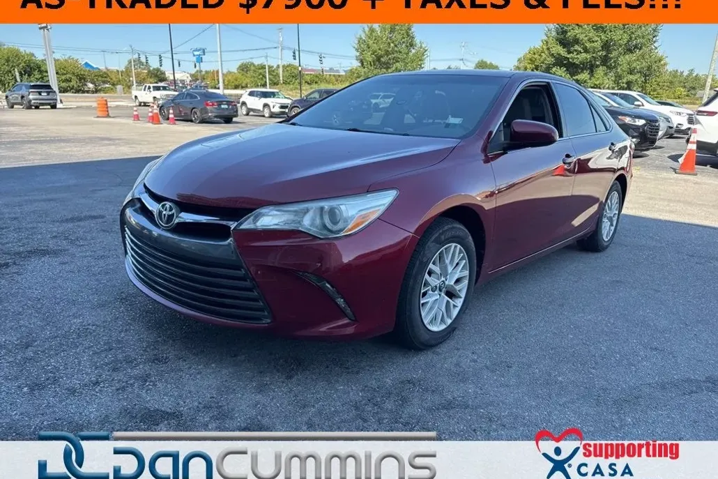 2017 Toyota Camry XLE photo 1