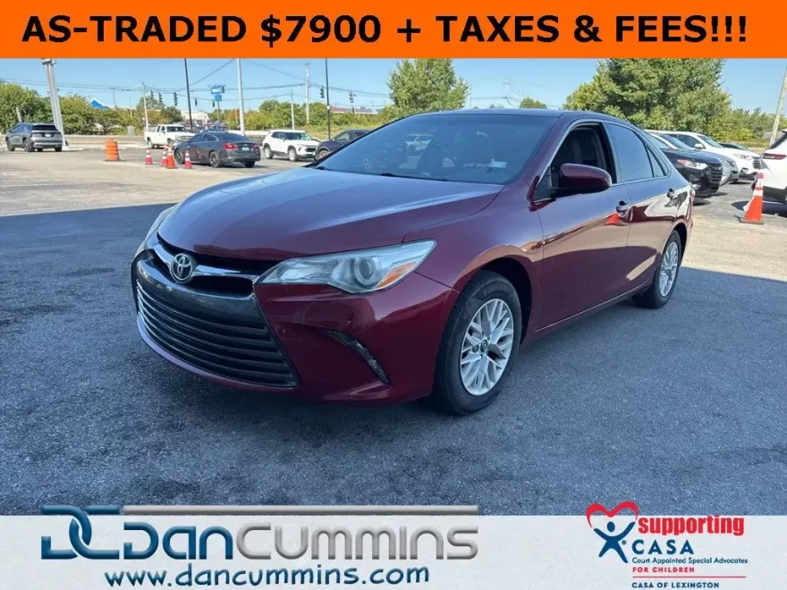 2017 Toyota Camry XLE photo 1