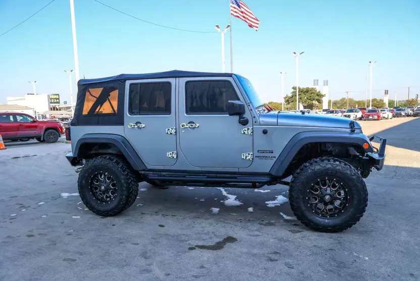 2017 Jeep Wrangler Unlimited Sport photo 1