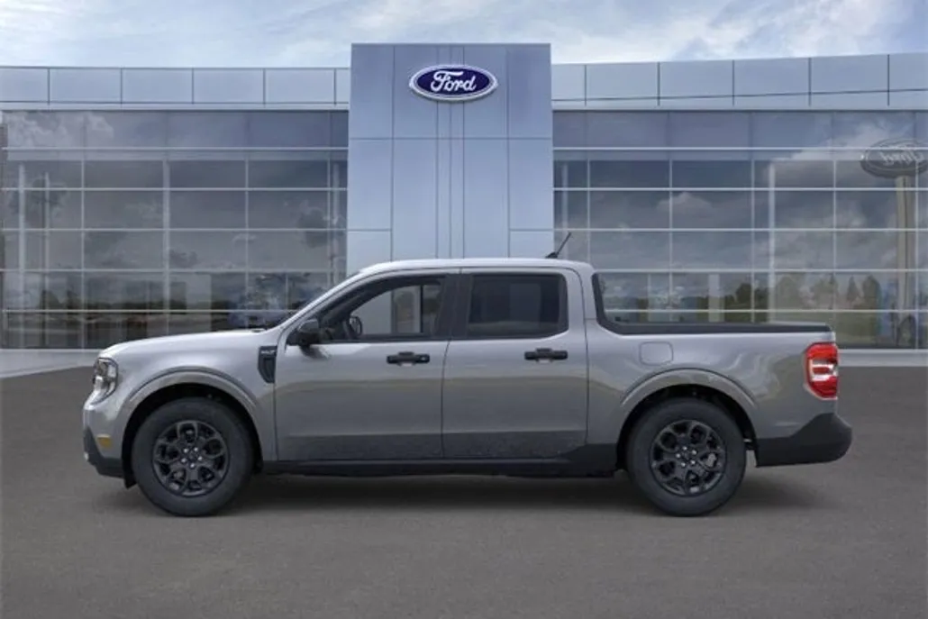 2025 Ford Maverick XLT photo 1