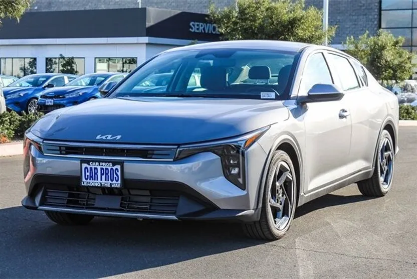 2025 Kia K4 EX photo 1