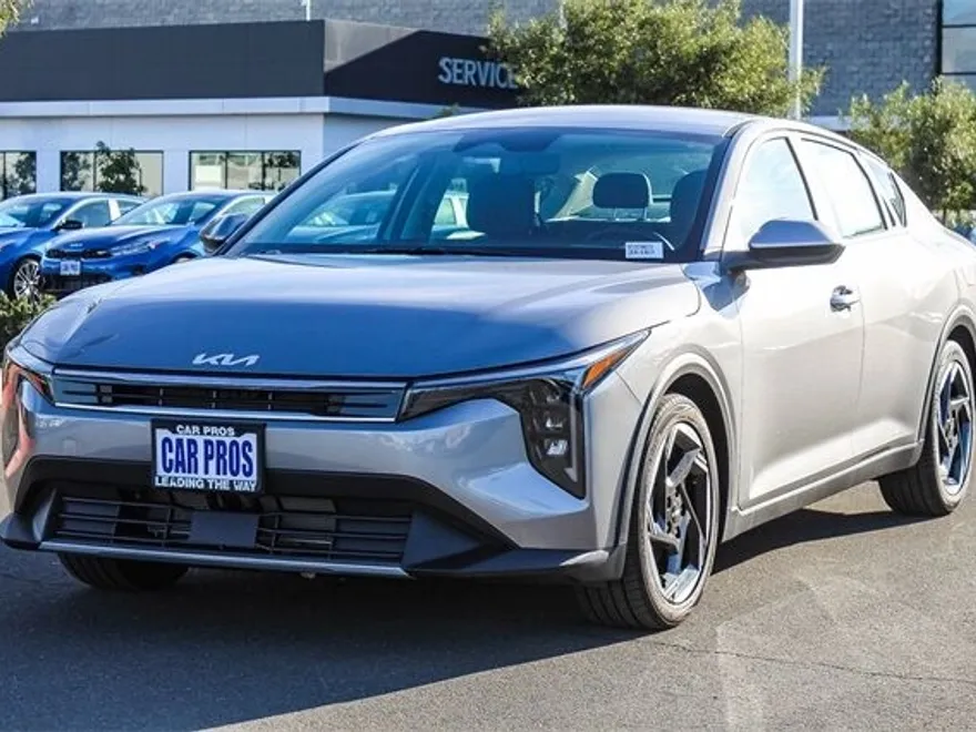 2025 Kia K4 EX photo 1