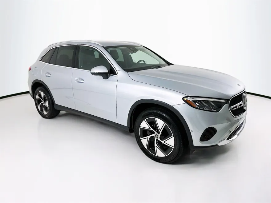 2024 Mercedes Benz GLC 300 photo 1