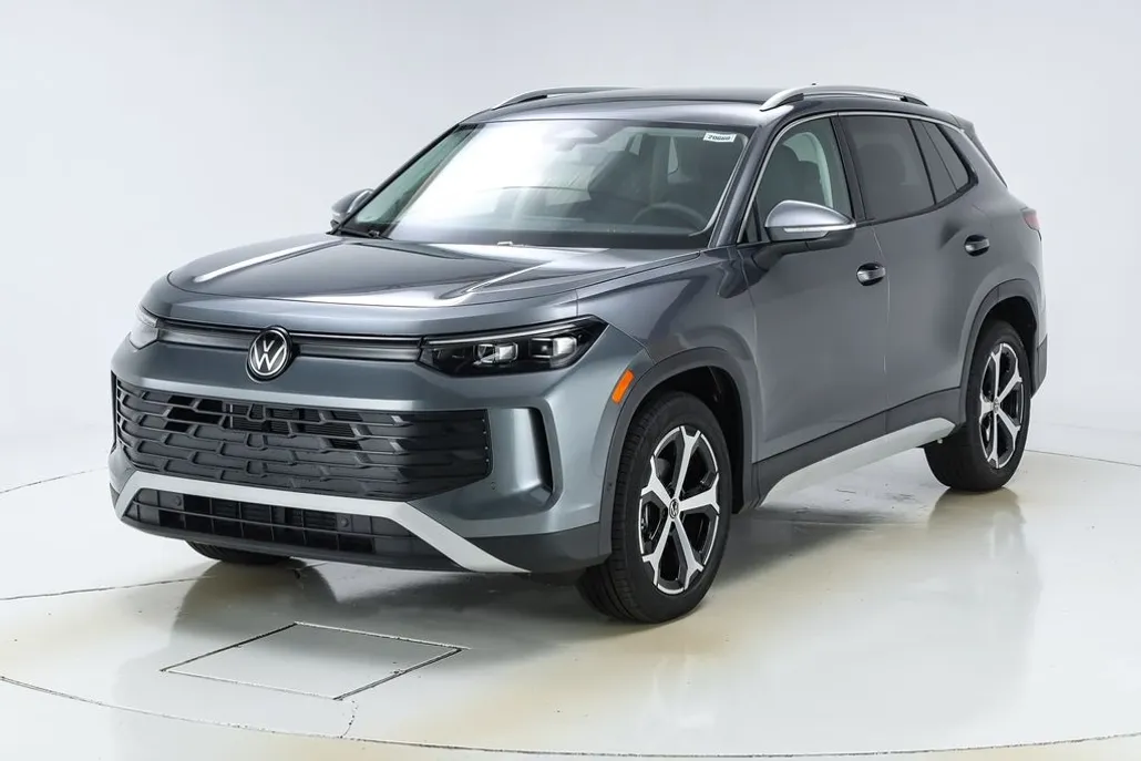 2025 Volkswagen Tiguan SE photo 1