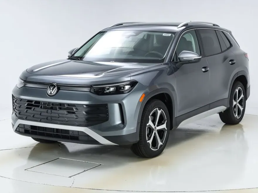2025 Volkswagen Tiguan SE photo 1