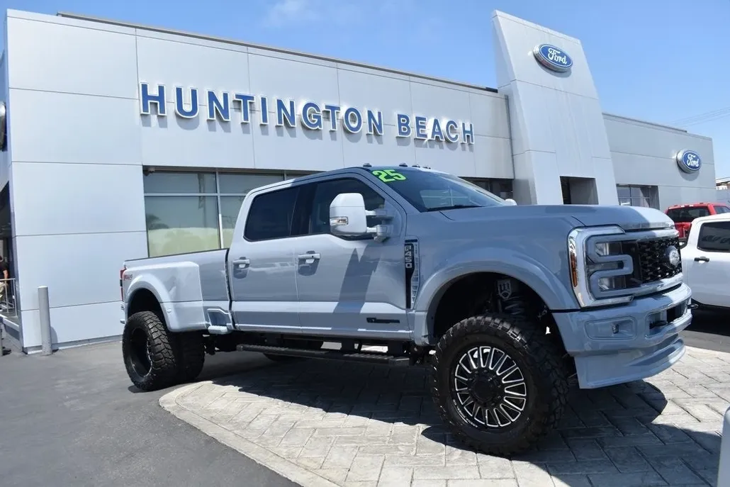 2025 Ford F-450 photo 1