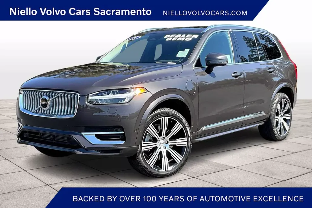 2025 Volvo XC90 T8 Plus photo 1