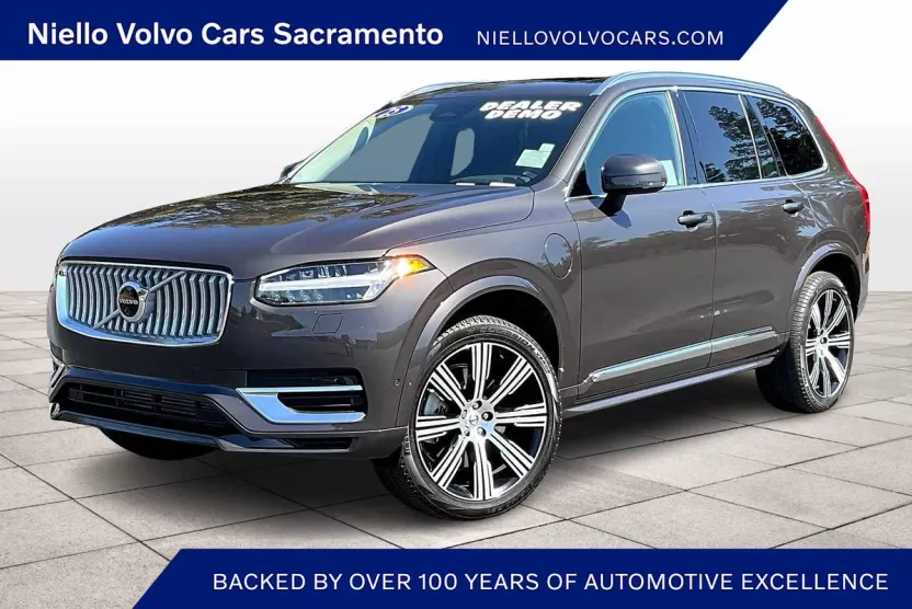 2025 Volvo XC90 T8 Plus photo 1