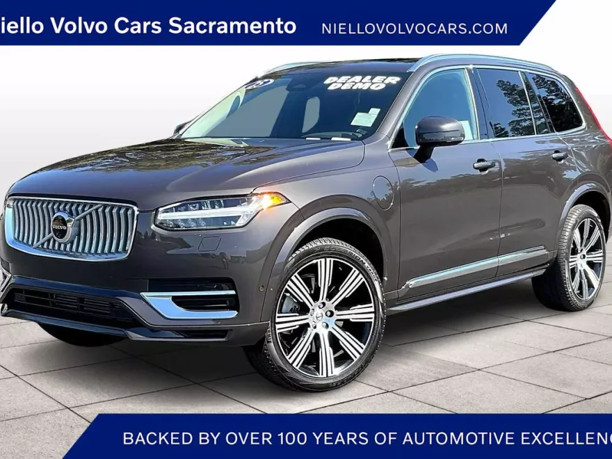 2025 Volvo XC90 T8 Plus photo 1