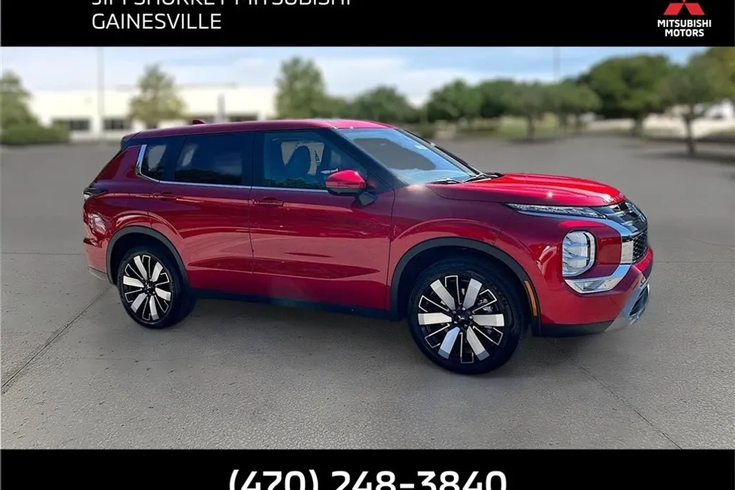 2025 Mitsubishi Outlander SE photo 1