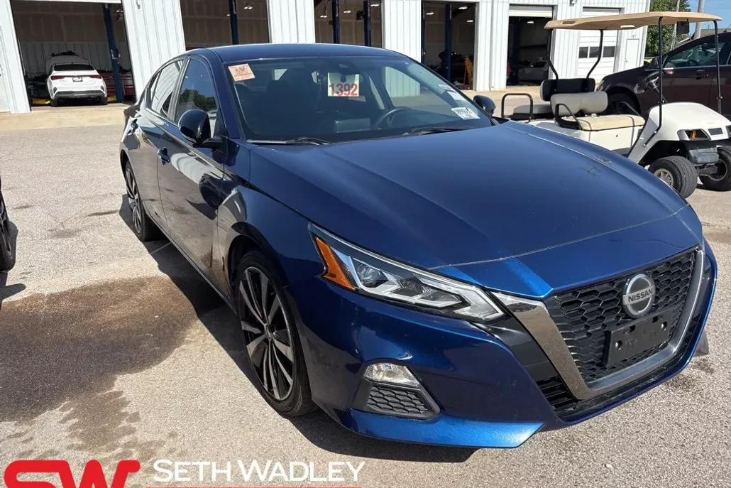2022 Nissan Altima 2.5 SR photo 1