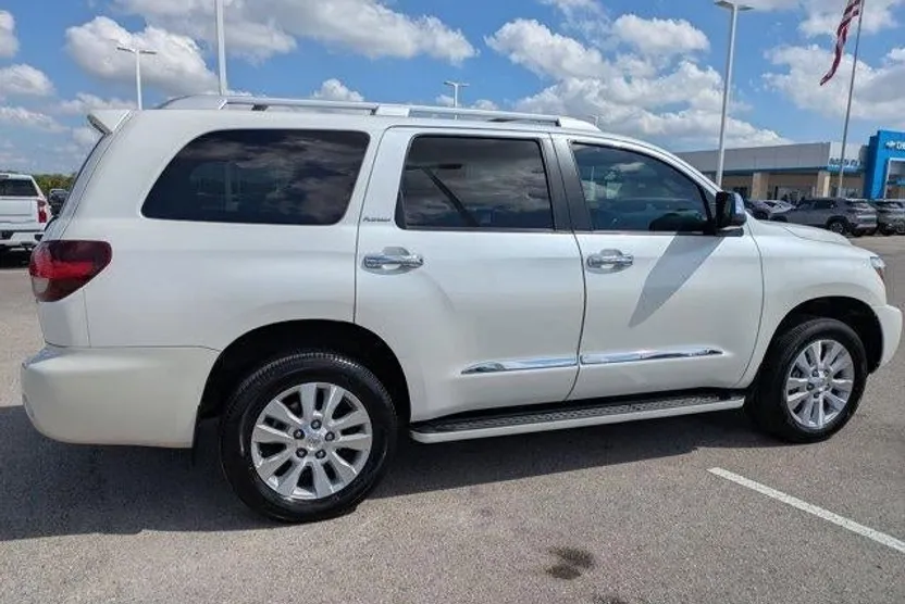 2018 Toyota Sequoia Platinum photo 1