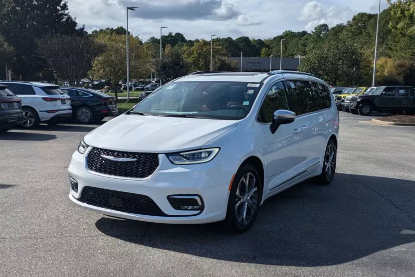 2026 Chrysler Pacifica Pinnacle photo 1