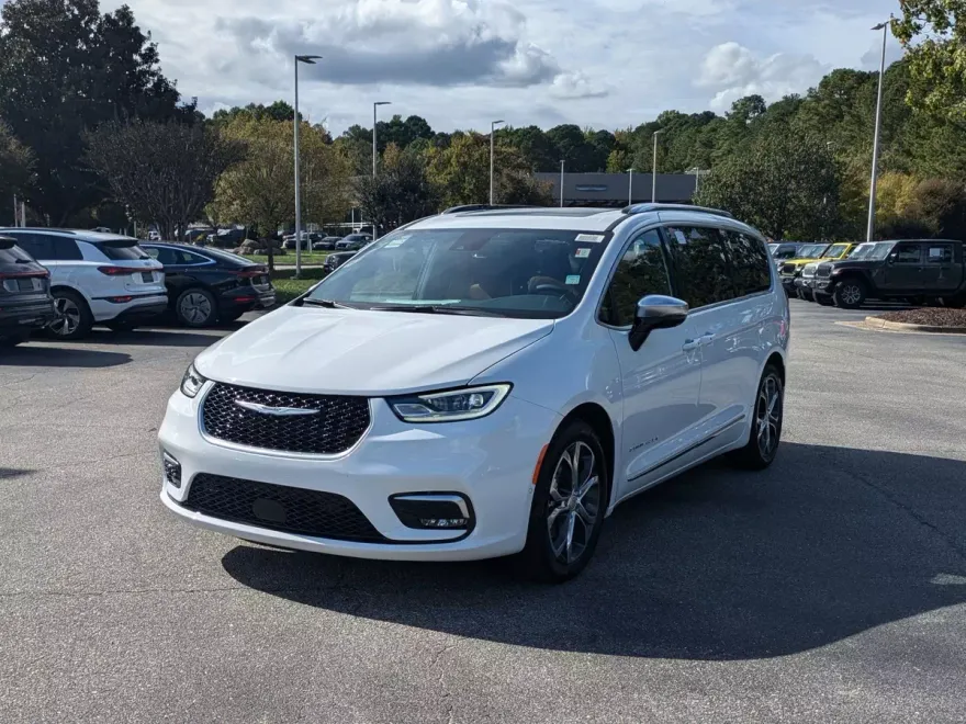 2026 Chrysler Pacifica Pinnacle photo 1