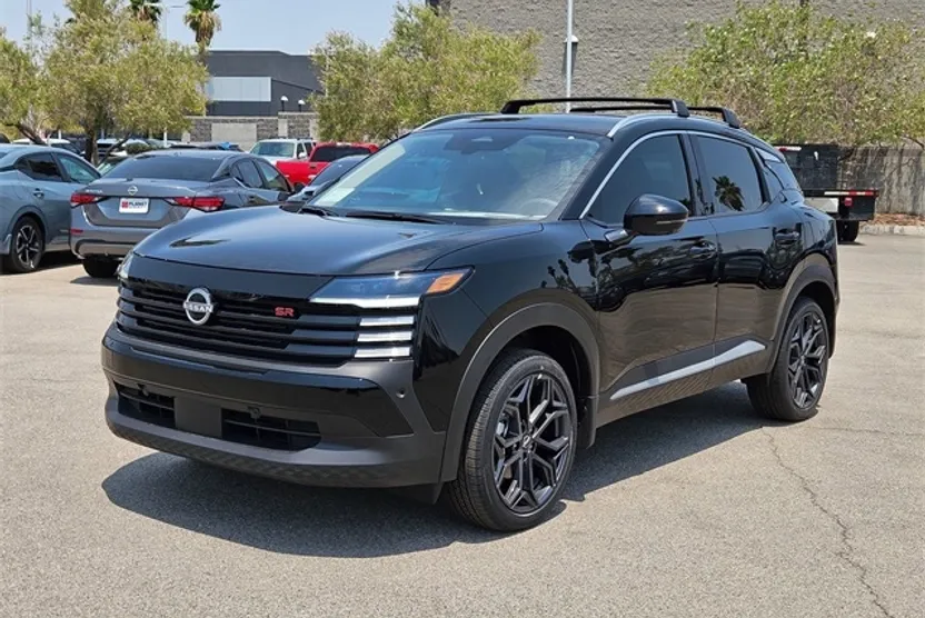 2025 Nissan Kicks SR photo 1