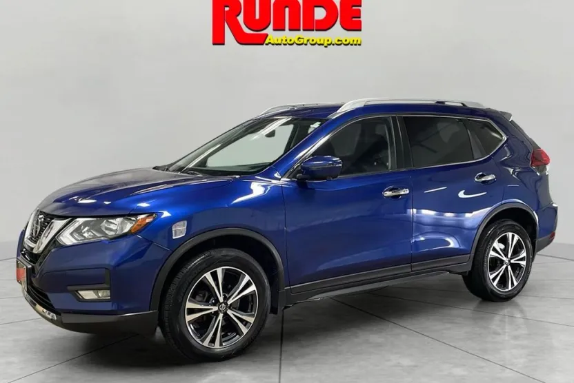 2020 Nissan Rogue SV photo 1