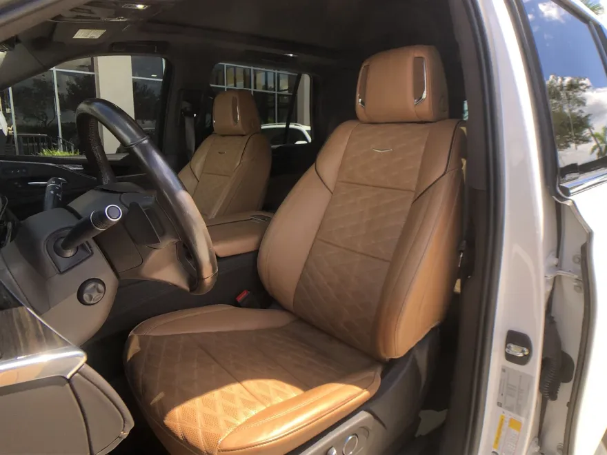 2021 Cadillac Escalade Premium Luxury photo 1