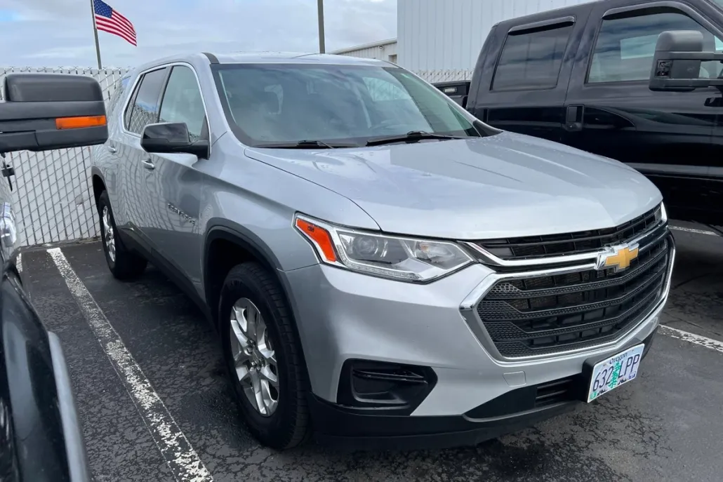 2021 Chevrolet Traverse LS photo 1