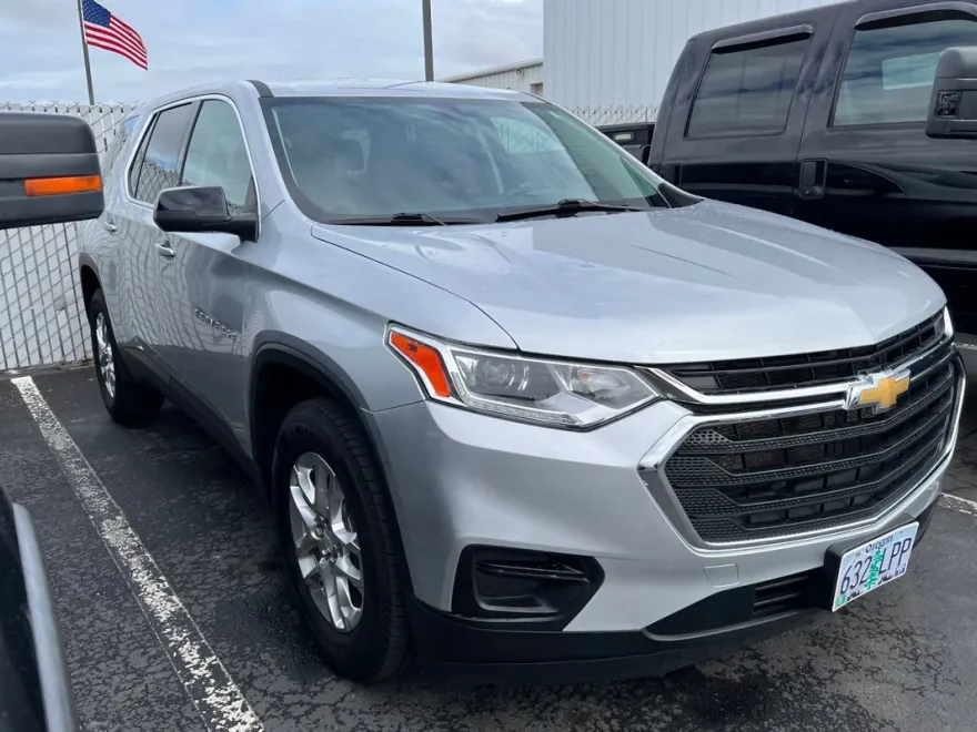 2021 Chevrolet Traverse LS photo 1