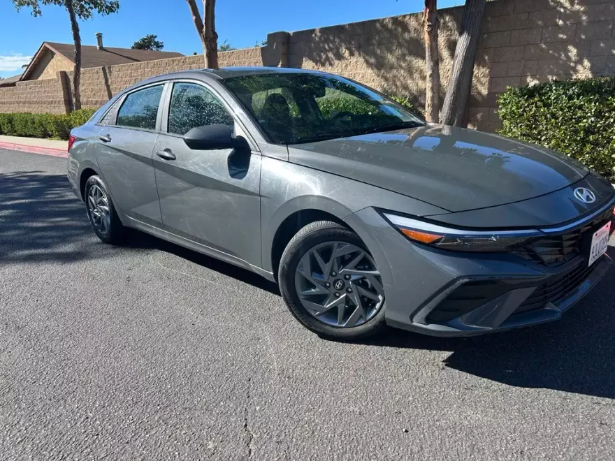 2024 Hyundai Elantra SEL photo 1