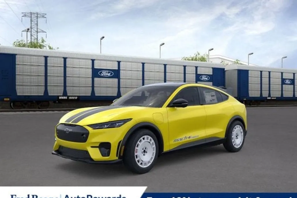2025 Ford Mustang Mach-E GT photo 1
