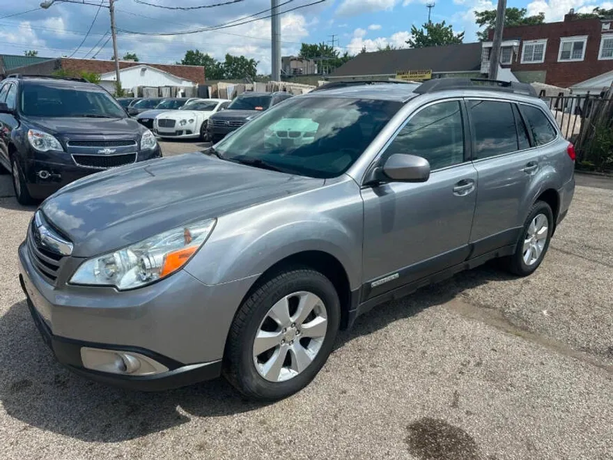 2010 Subaru Outback 3.6R Premium photo 1