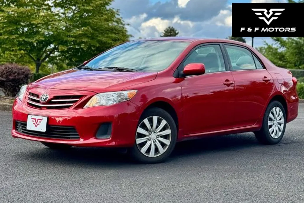 2013 Toyota Corolla LE photo 1