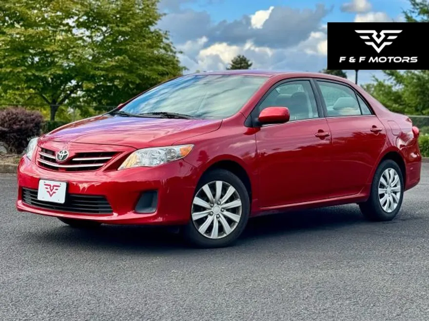 2013 Toyota Corolla LE photo 1