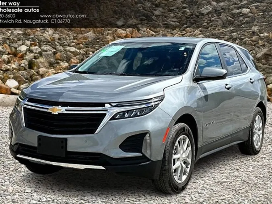2023 Chevrolet Equinox LT photo 1