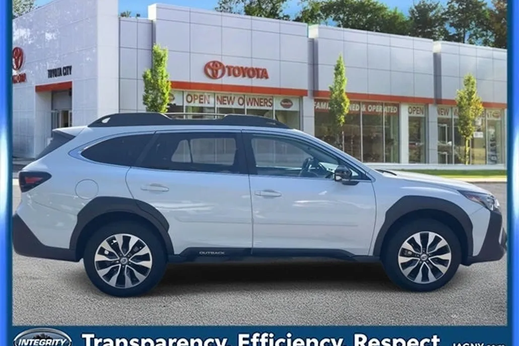 2023 Subaru Outback Limited photo 1
