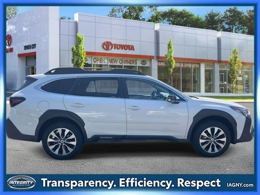 2023 Subaru Outback Limited photo 1