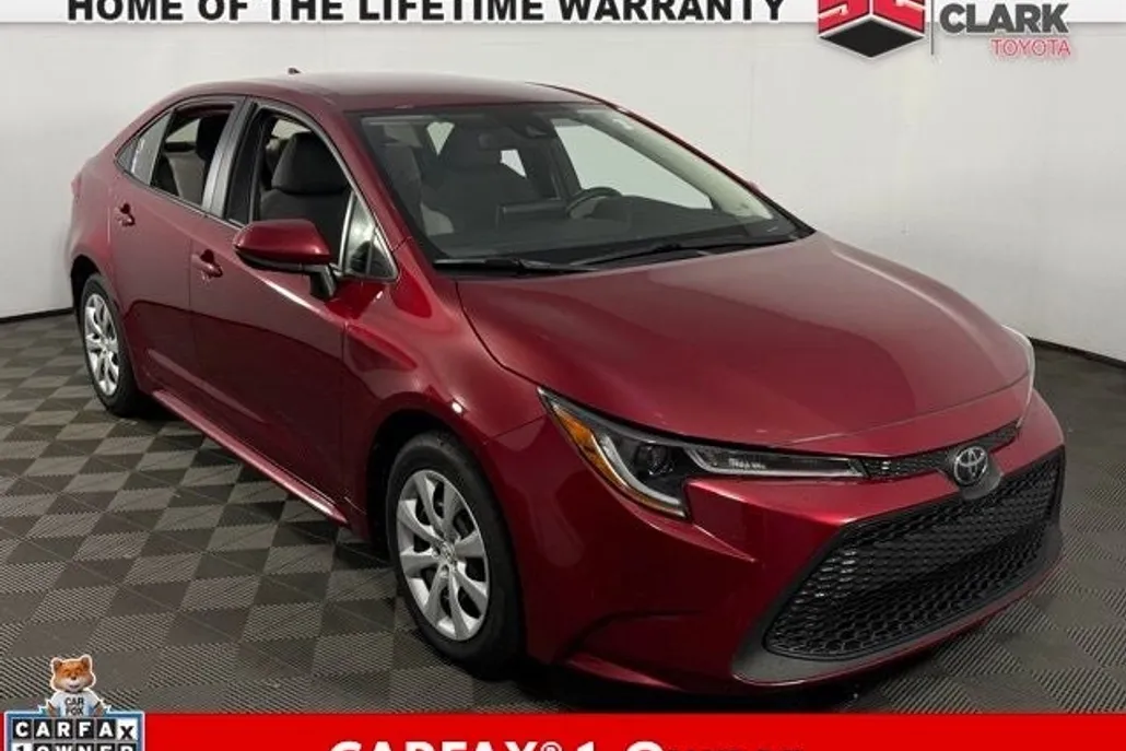 2022 Toyota Corolla LE photo 1
