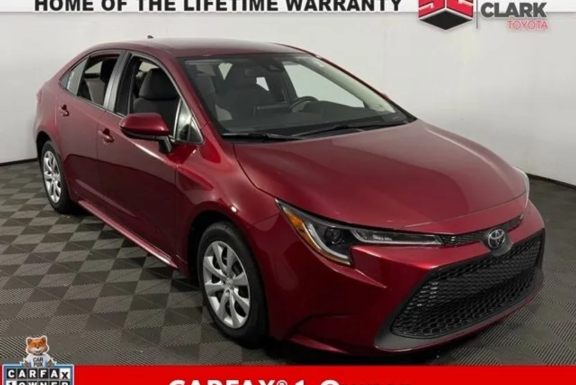 2022 Toyota Corolla LE photo 1