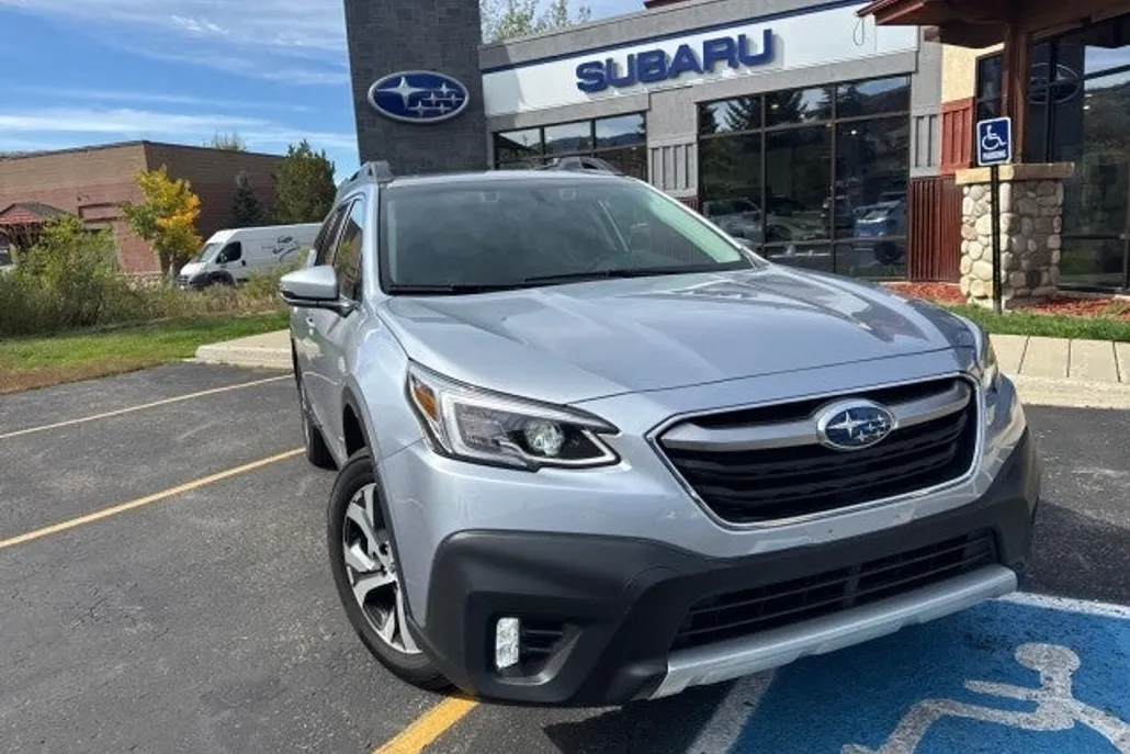 2022 Subaru Outback Limited photo 1