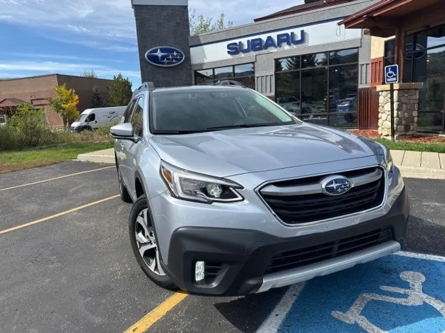 2022 Subaru Outback Limited photo 1