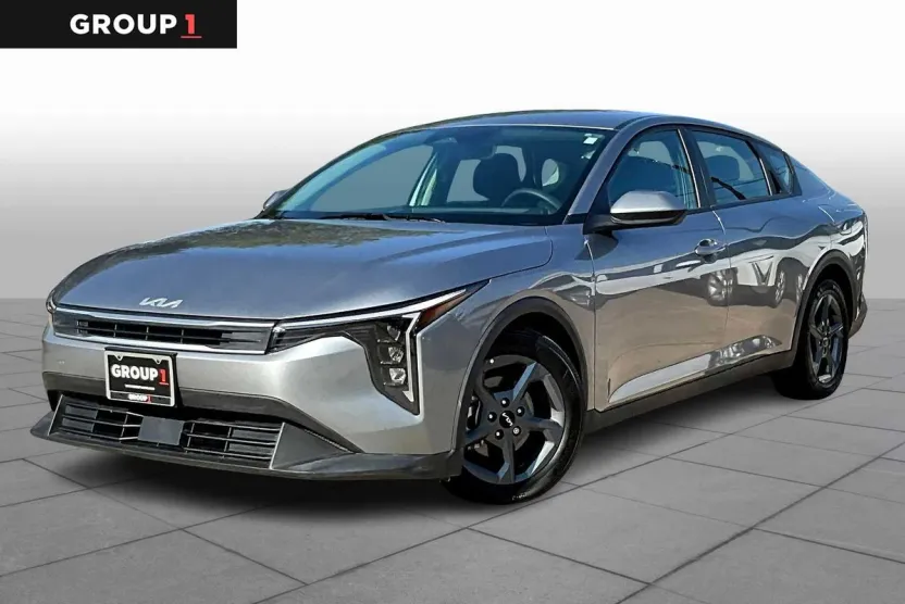 2025 Kia K4 LXS photo 1
