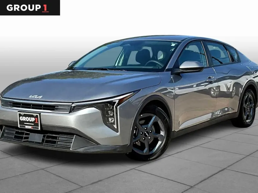 2025 Kia K4 LXS photo 1