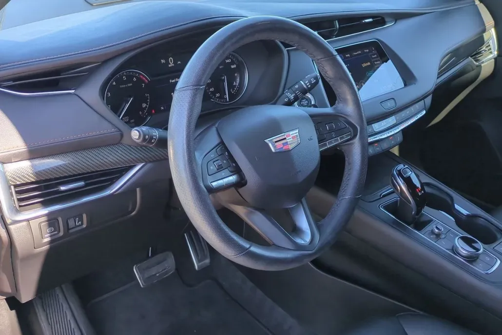 2023 Cadillac XT4 Sport photo 1