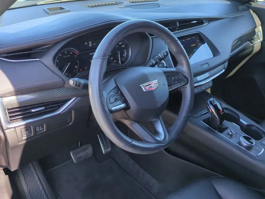 2023 Cadillac XT4 Sport photo 1