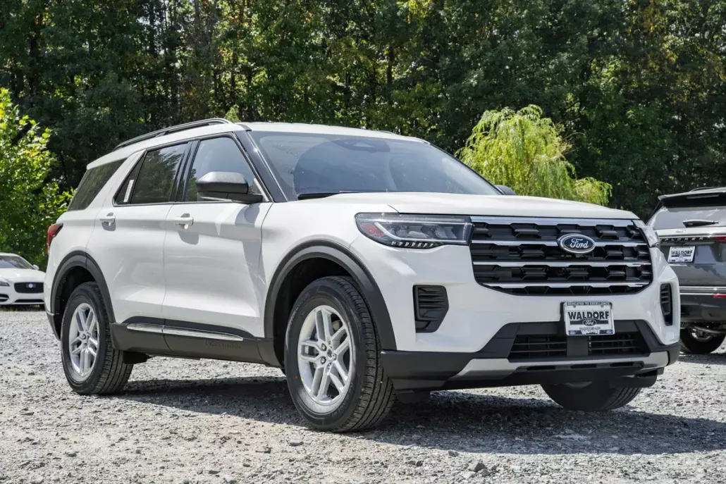2025 Ford Explorer photo 1
