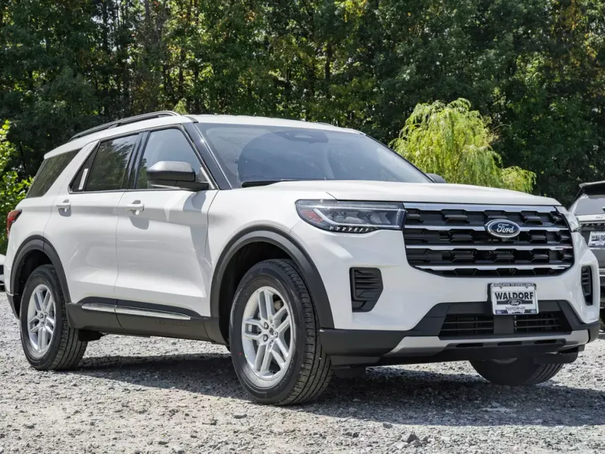 2025 Ford Explorer photo 1