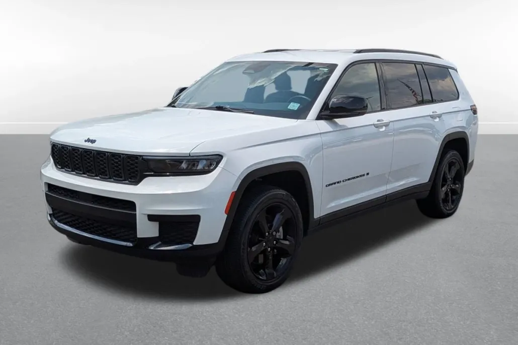 2021 Jeep Grand Cherokee Laredo Altitude photo 1