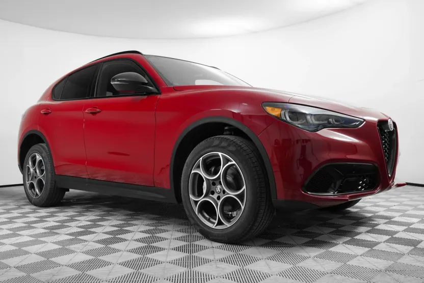 2025 Alfa Romeo Stelvio Sprint Base photo 1