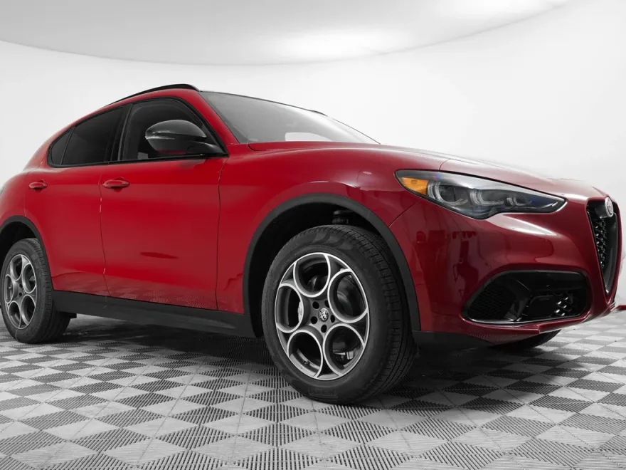 2025 Alfa Romeo Stelvio Sprint Base photo 1