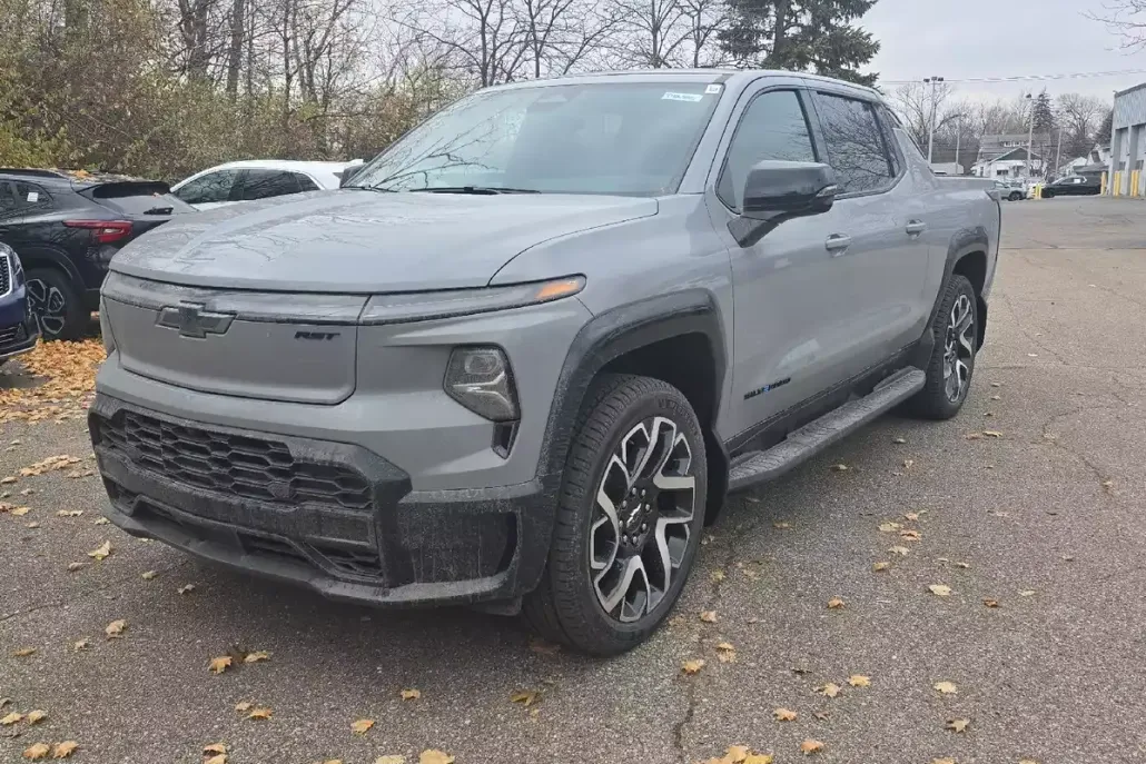 2025 Chevrolet Silverado EV RST photo 1