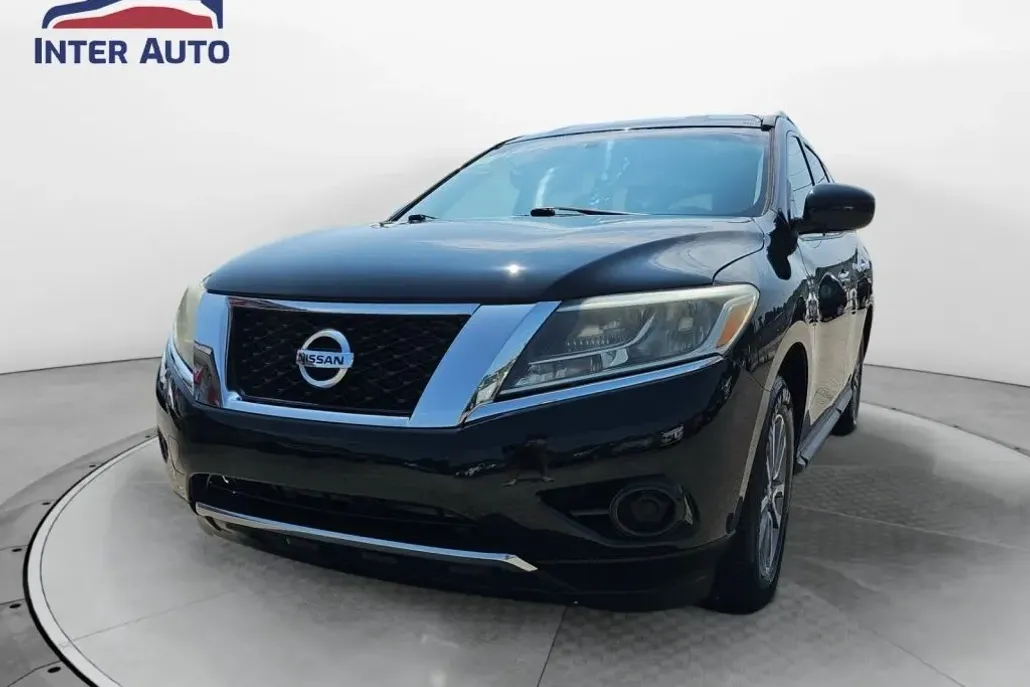 2013 Nissan Pathfinder SV photo 1