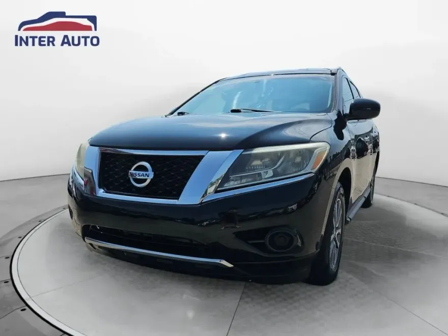 2013 Nissan Pathfinder SV photo 1